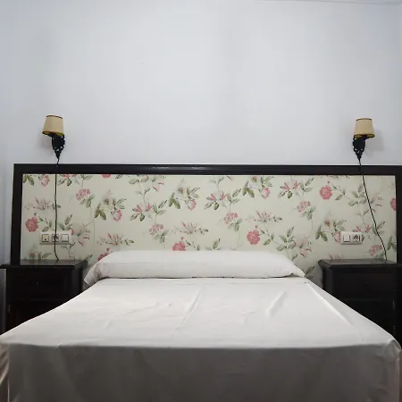 Turisticos Casa Cantillo * 卡莫纳